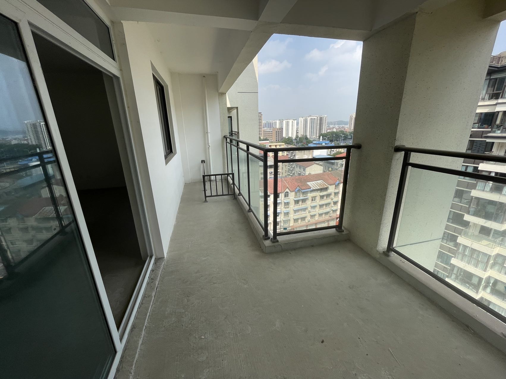 绵阳西城君悦华府。顶跃带露台。 绵阳二手房