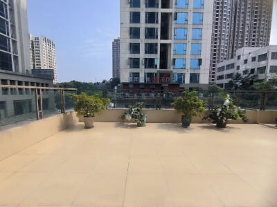 东方国际.带露台花园.大两室.此房价格好谈急售.