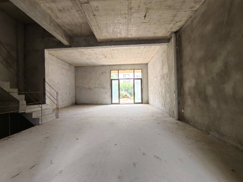 绵阳远大美域(一期)，4室3厅3卫，273.74㎡，售价370万 绵阳二手房