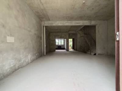 远大美域(一期)，4室3厅3卫，273.74㎡，售价370万