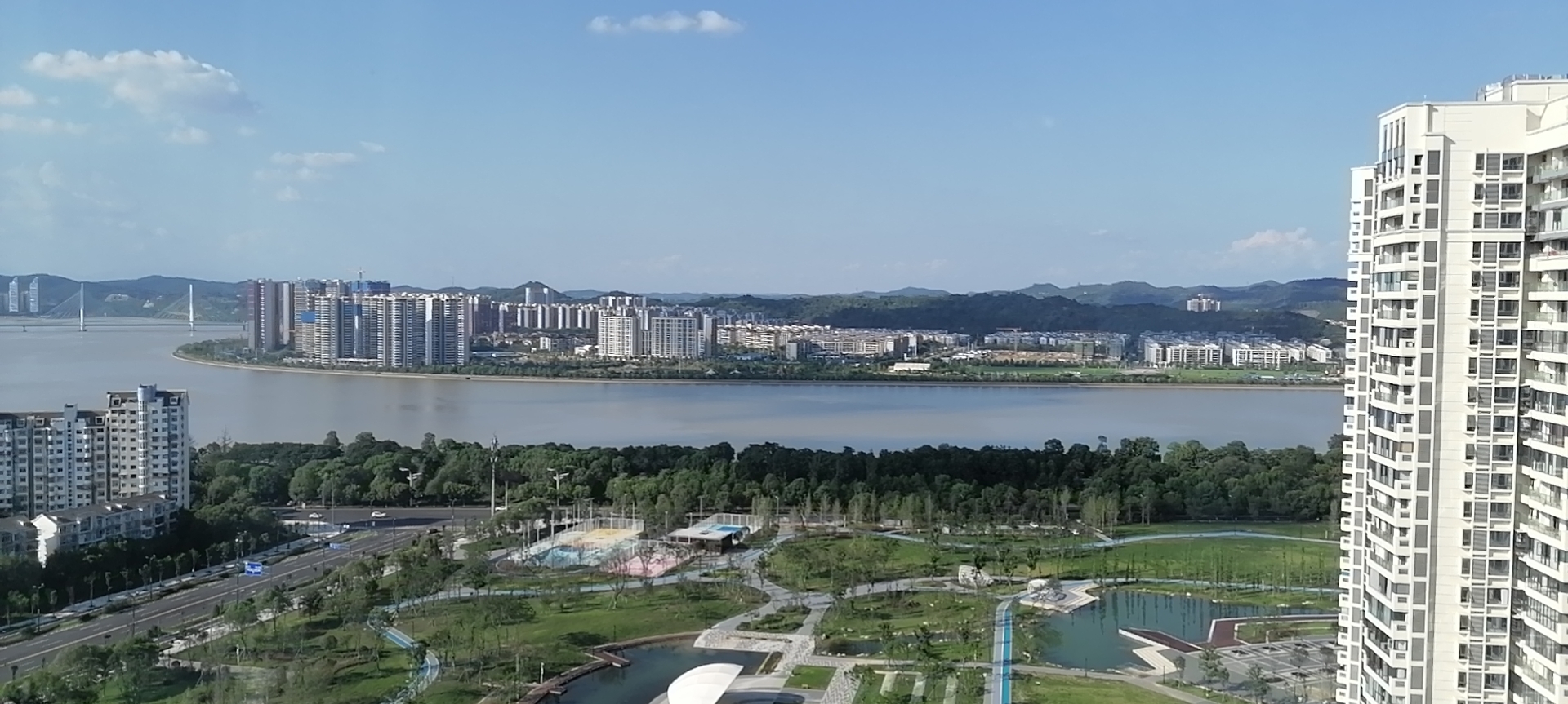 绵阳万达SOHO，1室1厅1卫，68㎡，租金2400元/月 绵阳租房