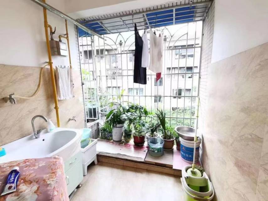 绵阳太阳城一期，3室2厅2卫，136.00㎡，精装，售价113万 绵阳二手房