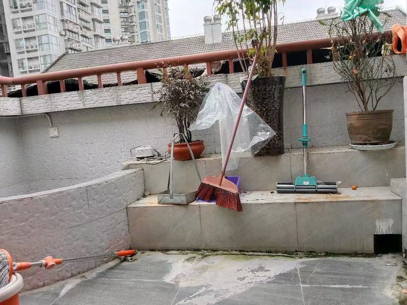 绵阳万豪尊品二期，5室2厅2卫，168㎡，售价115万 绵阳二手房