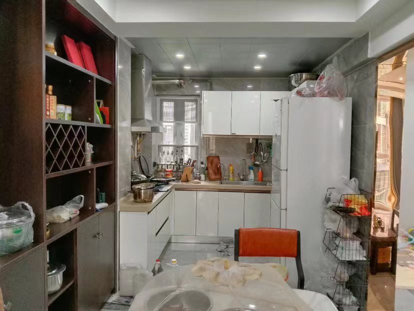 绵阳万豪尊品二期，5室2厅2卫，168㎡，售价115万 绵阳二手房