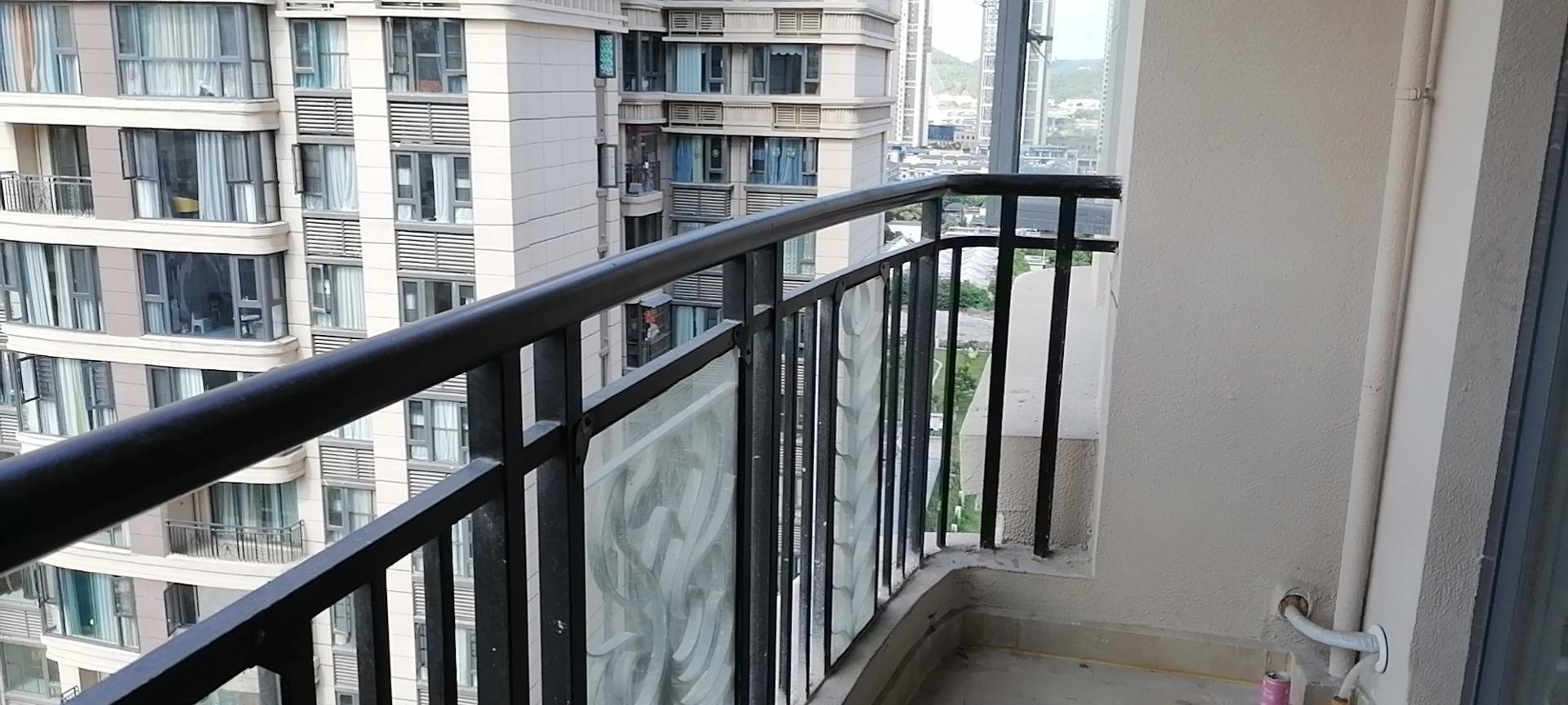 绵阳恒大翡翠龙庭，3室2厅1卫，100.00㎡，精装，租金1600.00元/月 绵阳租房