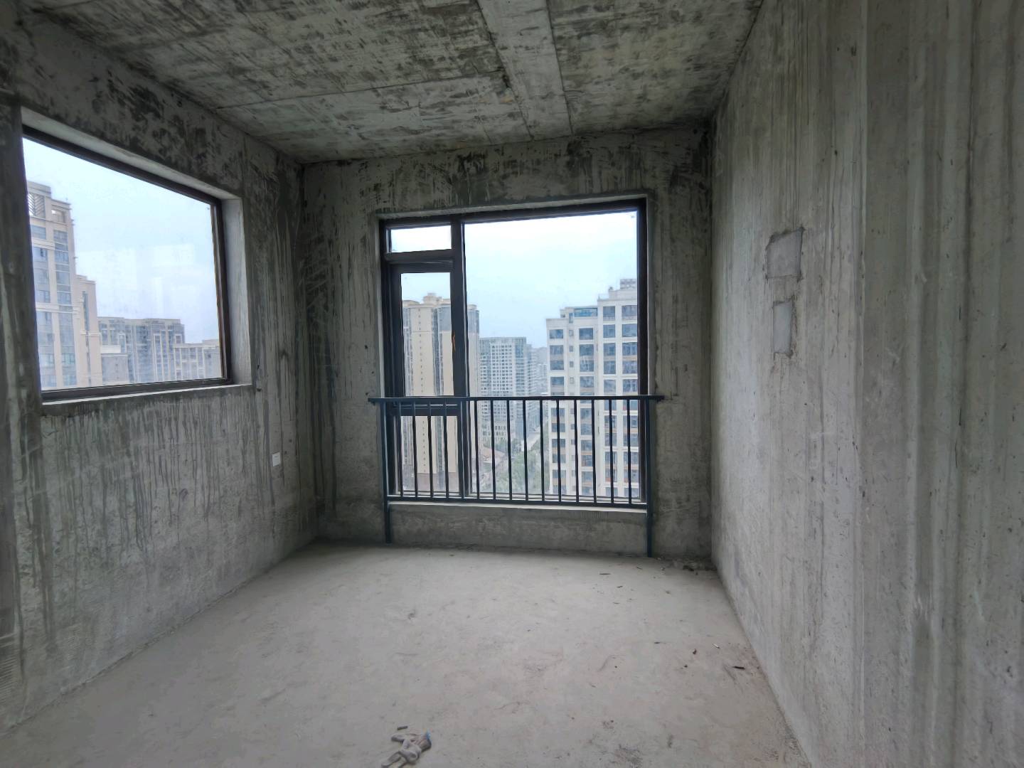 绵阳安州区 恒跃紫宸 两连跃 做8室 3厅4卫或者两个大房子带露台 绵阳二手房