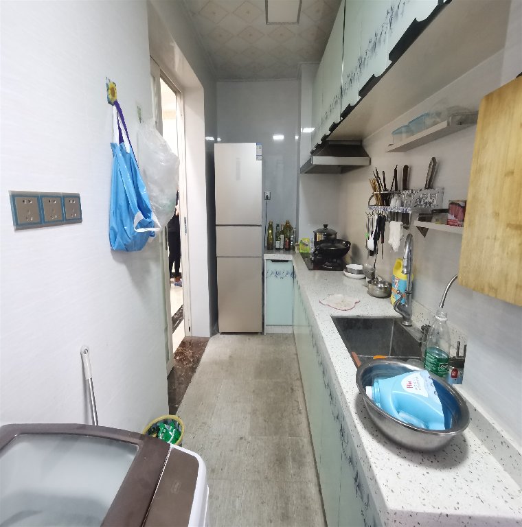 绵阳南湖汽车站片区 神州南都二期四房2500元/月 绵阳二手房