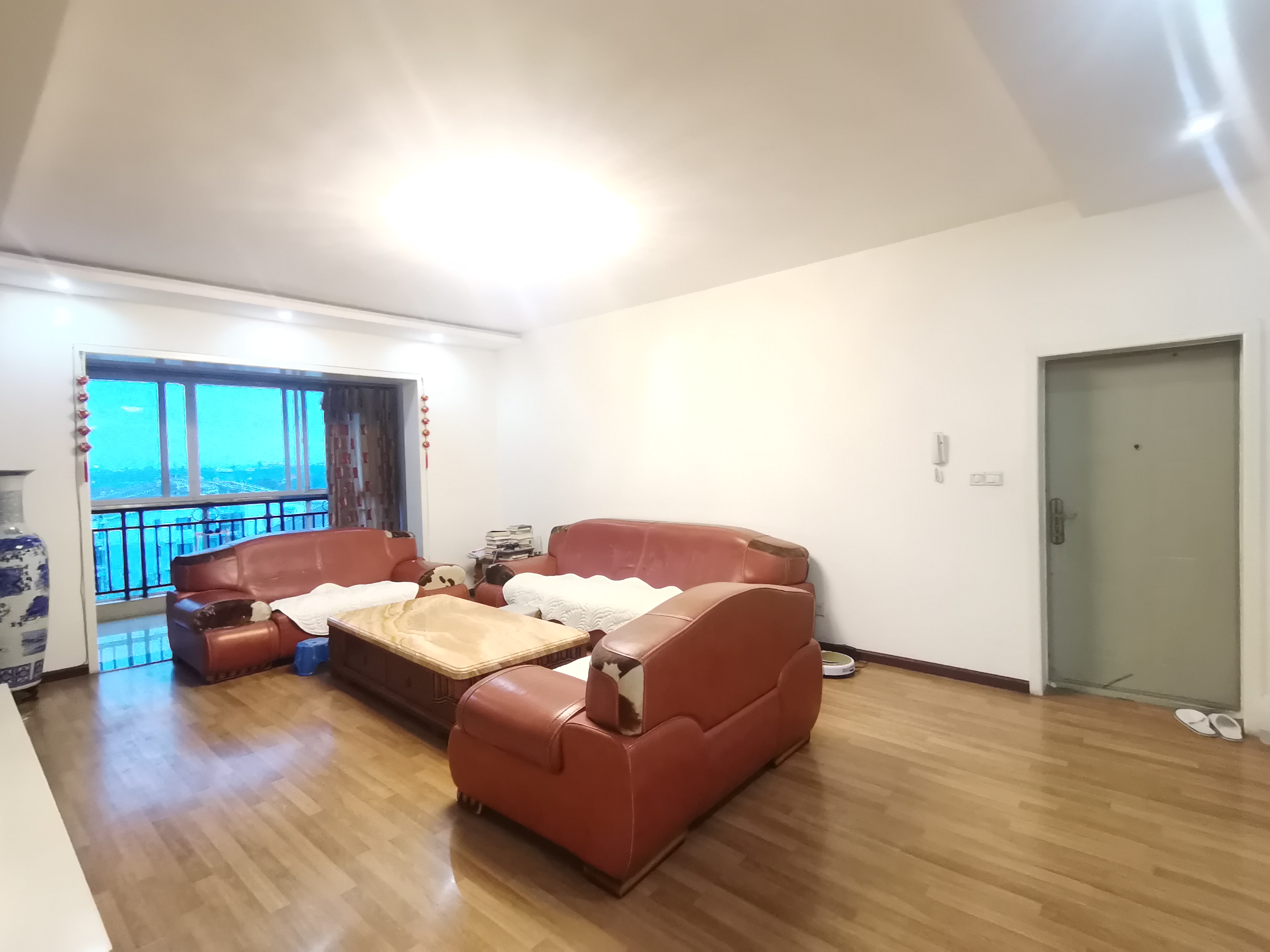 绵阳人工湖旁.虹色景苑.顶跃带屋顶花园及双露台.72万.可谈 绵阳二手房
