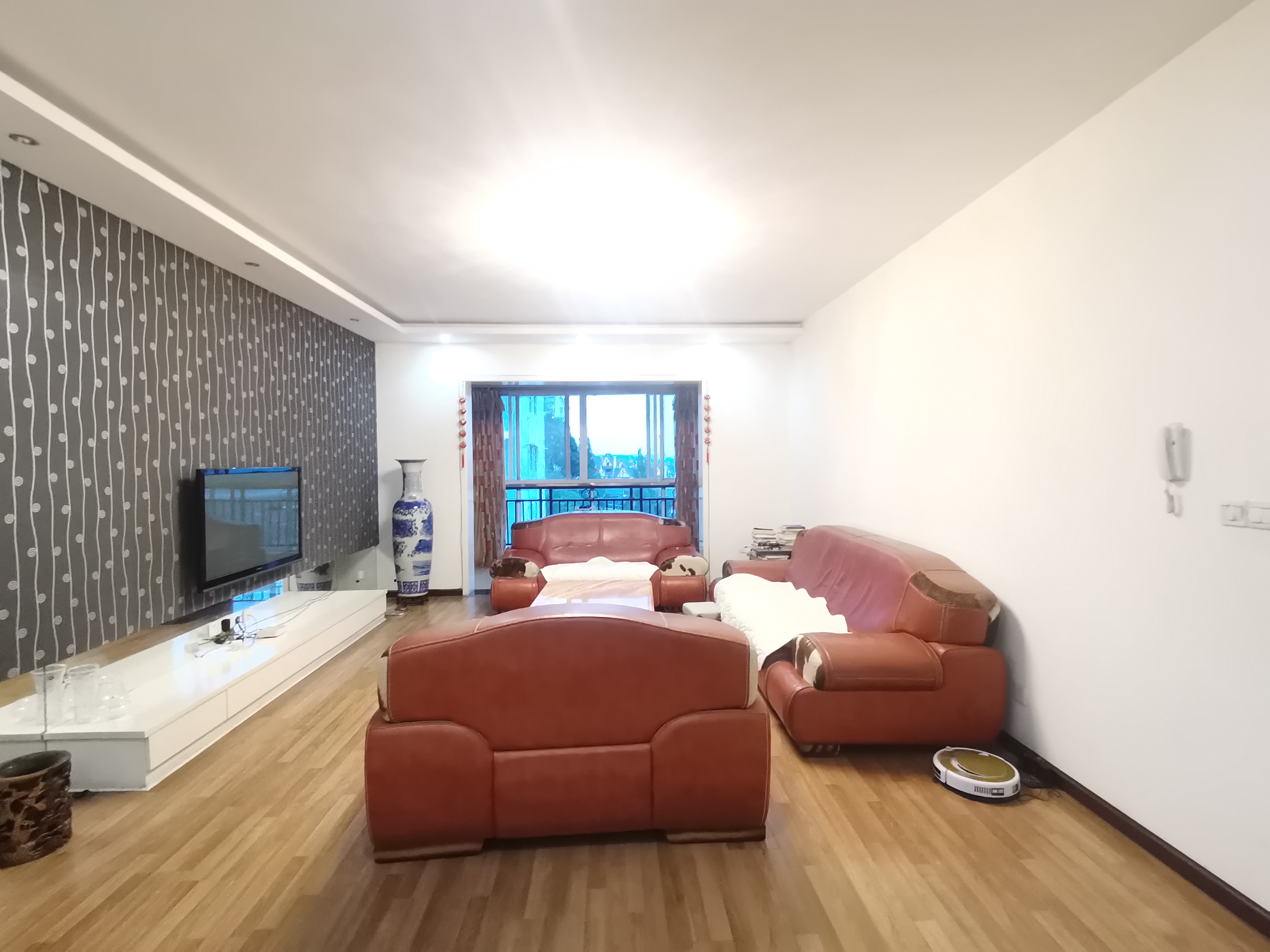 绵阳人工湖旁.虹色景苑.顶跃带屋顶花园及双露台.72万.可谈 绵阳二手房