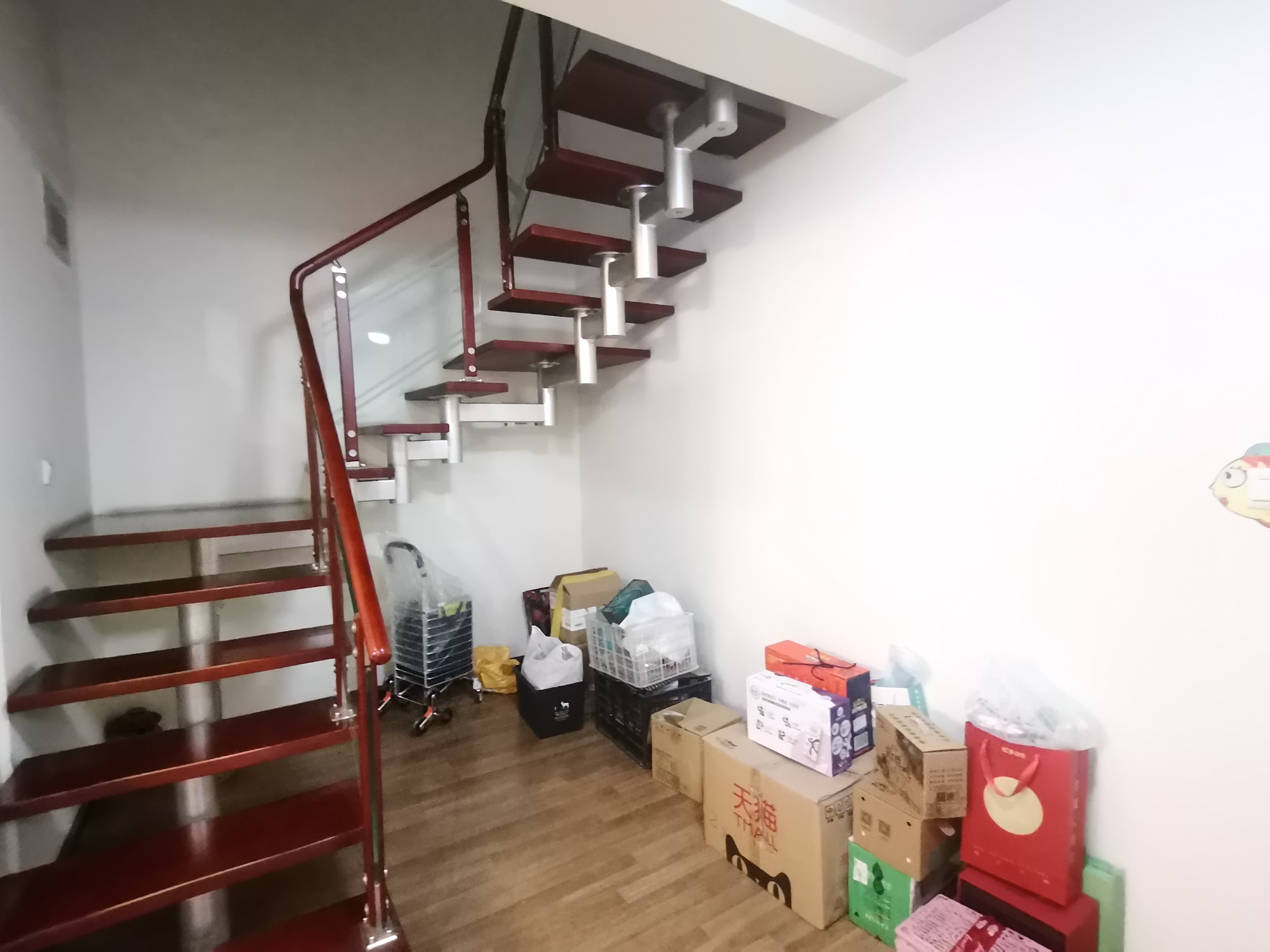 绵阳人工湖旁.虹色景苑.顶跃带屋顶花园及双露台.72万.可谈 绵阳二手房