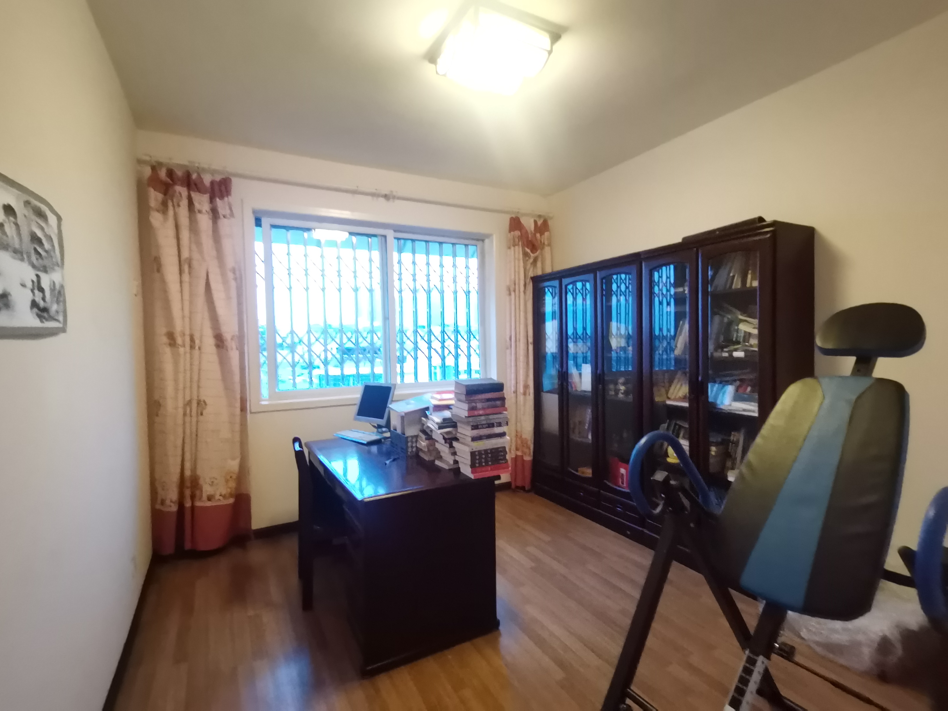 绵阳人工湖旁.虹色景苑.顶跃带屋顶花园及双露台.72万.可谈 绵阳二手房