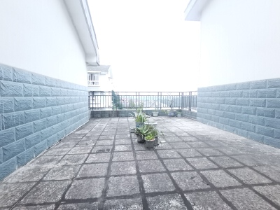 人工湖旁.虹色景苑.顶跃带屋顶花园及双露台.72万.可谈