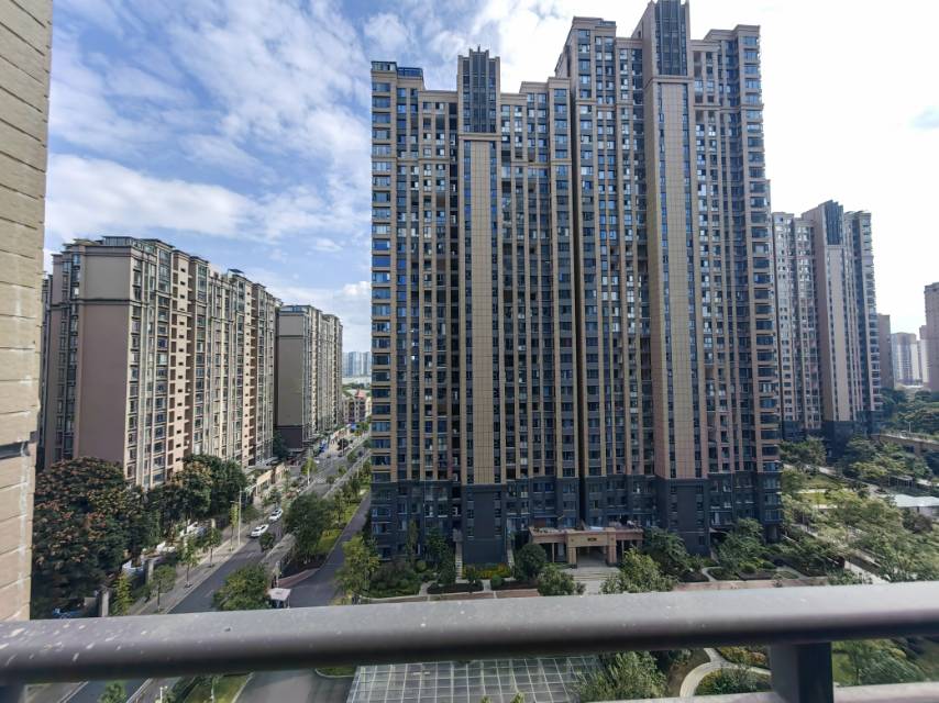 绵阳看中庭景观中上楼层满两年三江实验学校 绵阳二手房