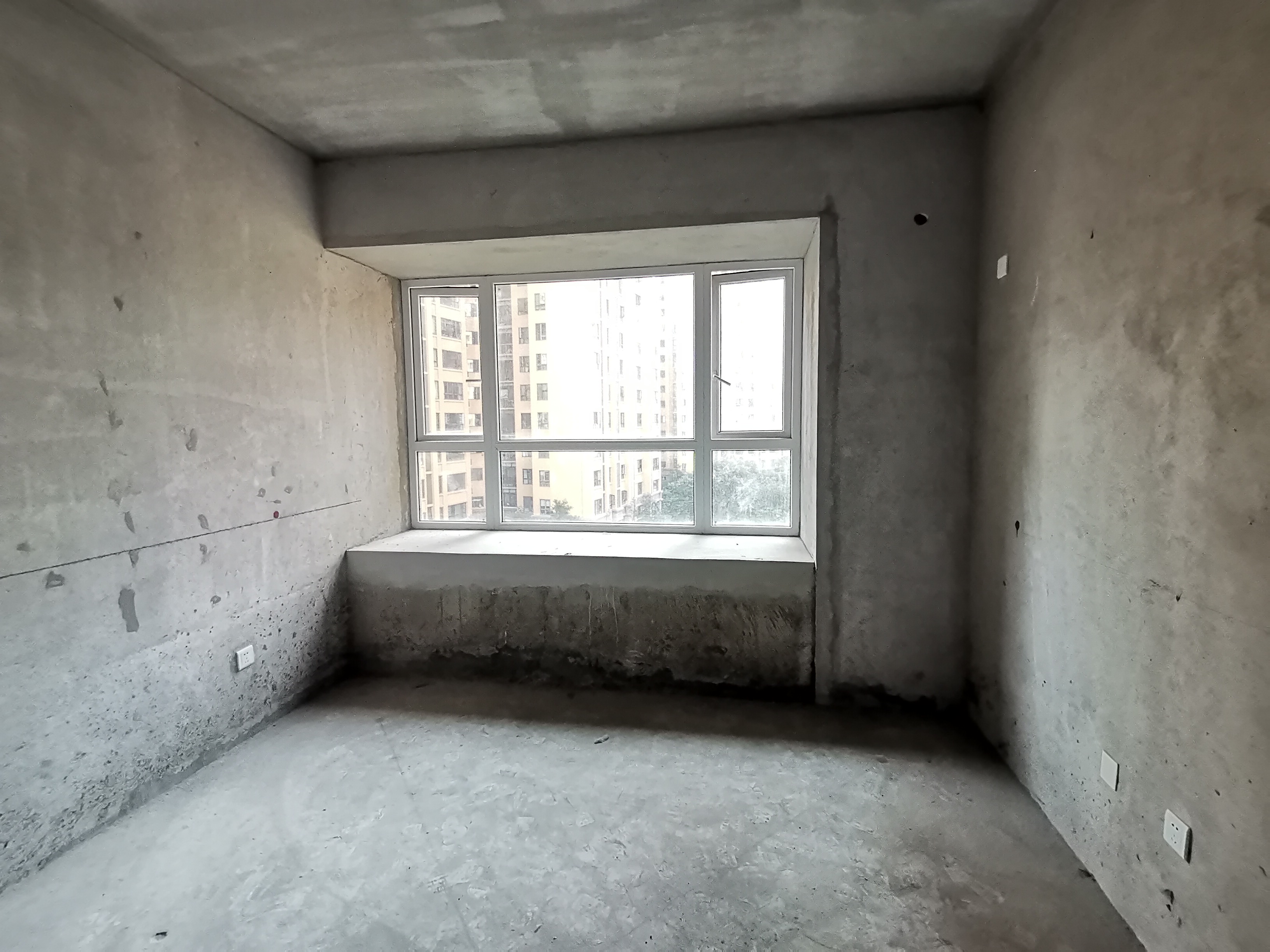绵阳圣鼎科迩马，4室2厅2卫，104.6㎡，毛坯，售价69万 绵阳二手房