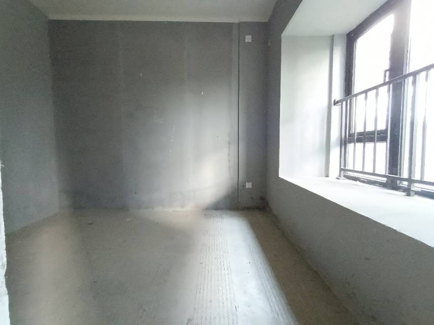 绵阳世茂云锦一期，3室2厅2卫，106㎡，毛坯，售价125万 绵阳二手房