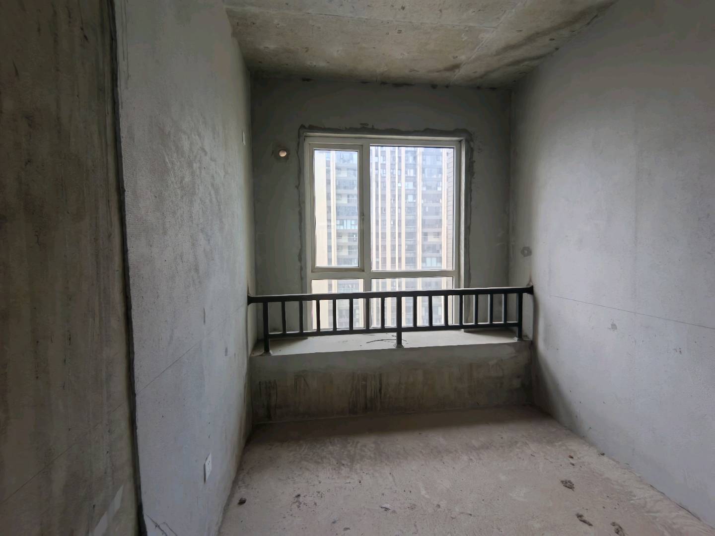 绵阳海珂花郡一期，4室2厅2卫，113.00㎡，毛坯，售价61.00万 绵阳二手房