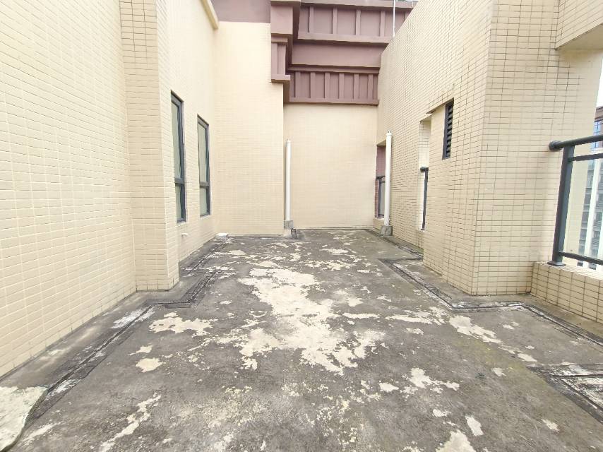绵阳园艺山.倍特香槟华府.清水顶跃.带双露台.280万.价格可谈.带车位. 绵阳二手房