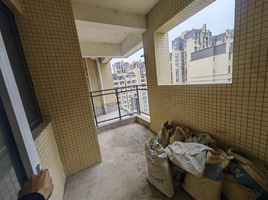 绵阳稀缺空中顶跃使用面积380平米/电梯入户露台洋房/附车位 绵阳二手房