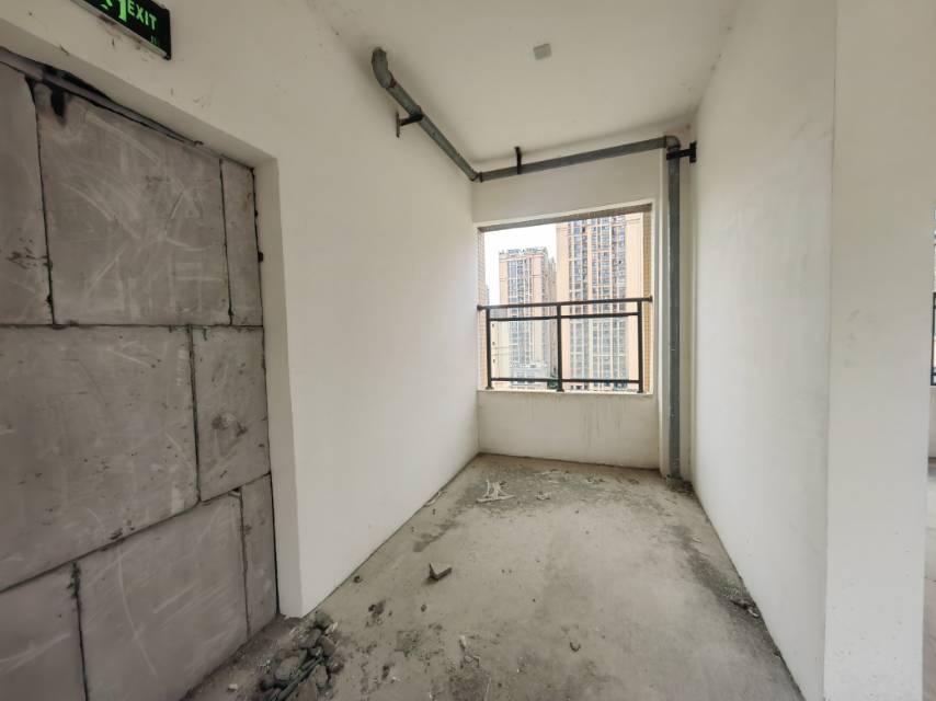 绵阳稀缺空中顶跃使用面积380平米/电梯入户露台洋房/附车位 绵阳二手房