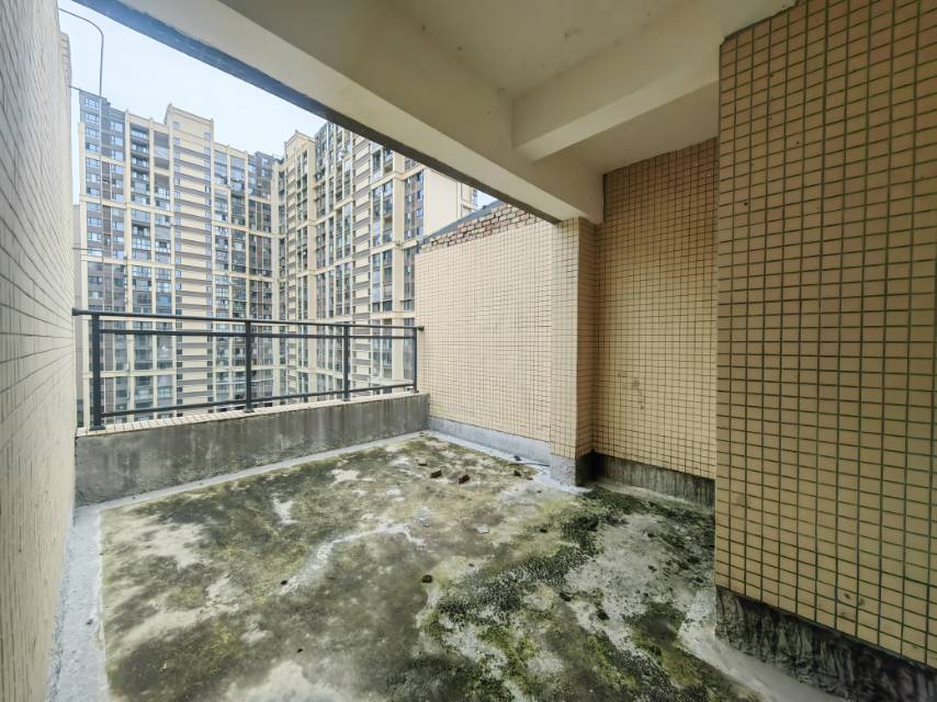 绵阳稀缺空中顶跃使用面积380平米/电梯入户露台洋房/附车位 绵阳二手房