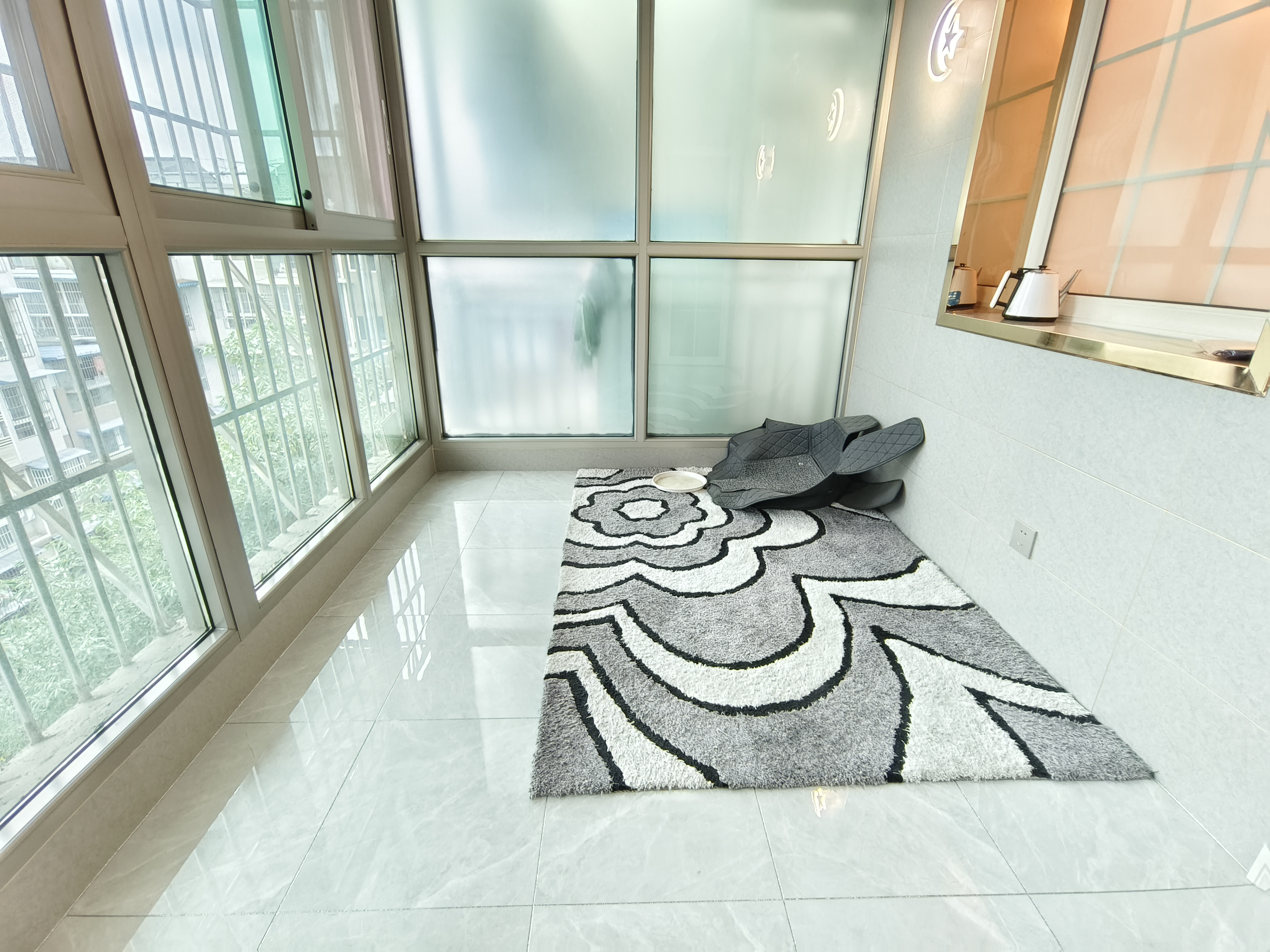 绵阳全新三连跃花园房  40万装修 全屋品牌家具家电 格力中央空调 就住了三个月 商圈配套成熟 绵阳二手房