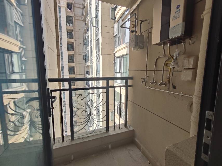 绵阳恒大·翡翠湾，3室2厅2卫，114㎡，租金1100元/年 绵阳租房