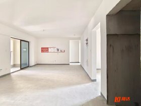 成熟社区，拥有丰富的配套设施，生活无忧，80万+划算的购买万达三室
