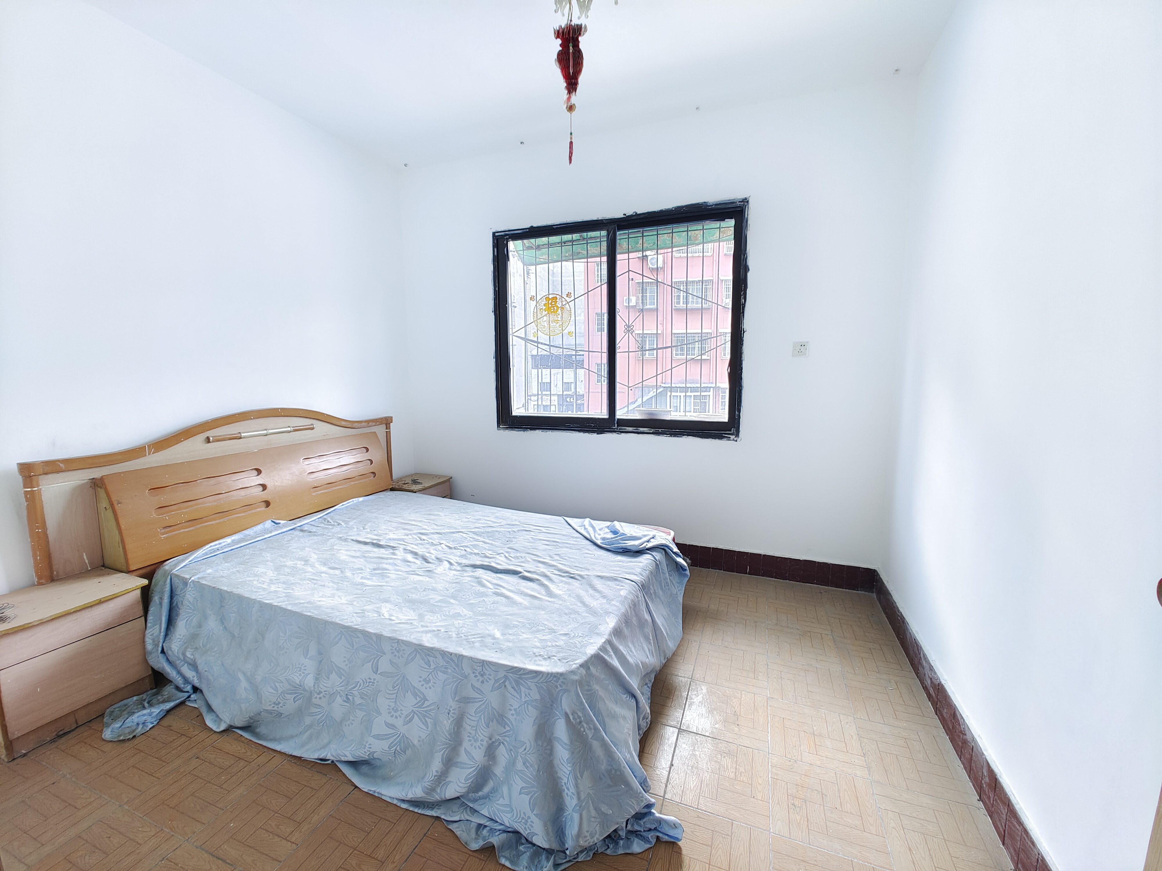 绵阳兴塘小区，3室2厅2卫，114㎡，简装，售价32.00万 绵阳二手房
