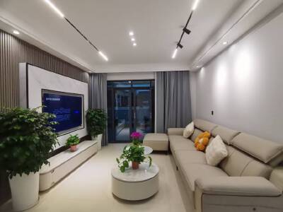 中沅广场，3室2厅1卫，94㎡，售价108万