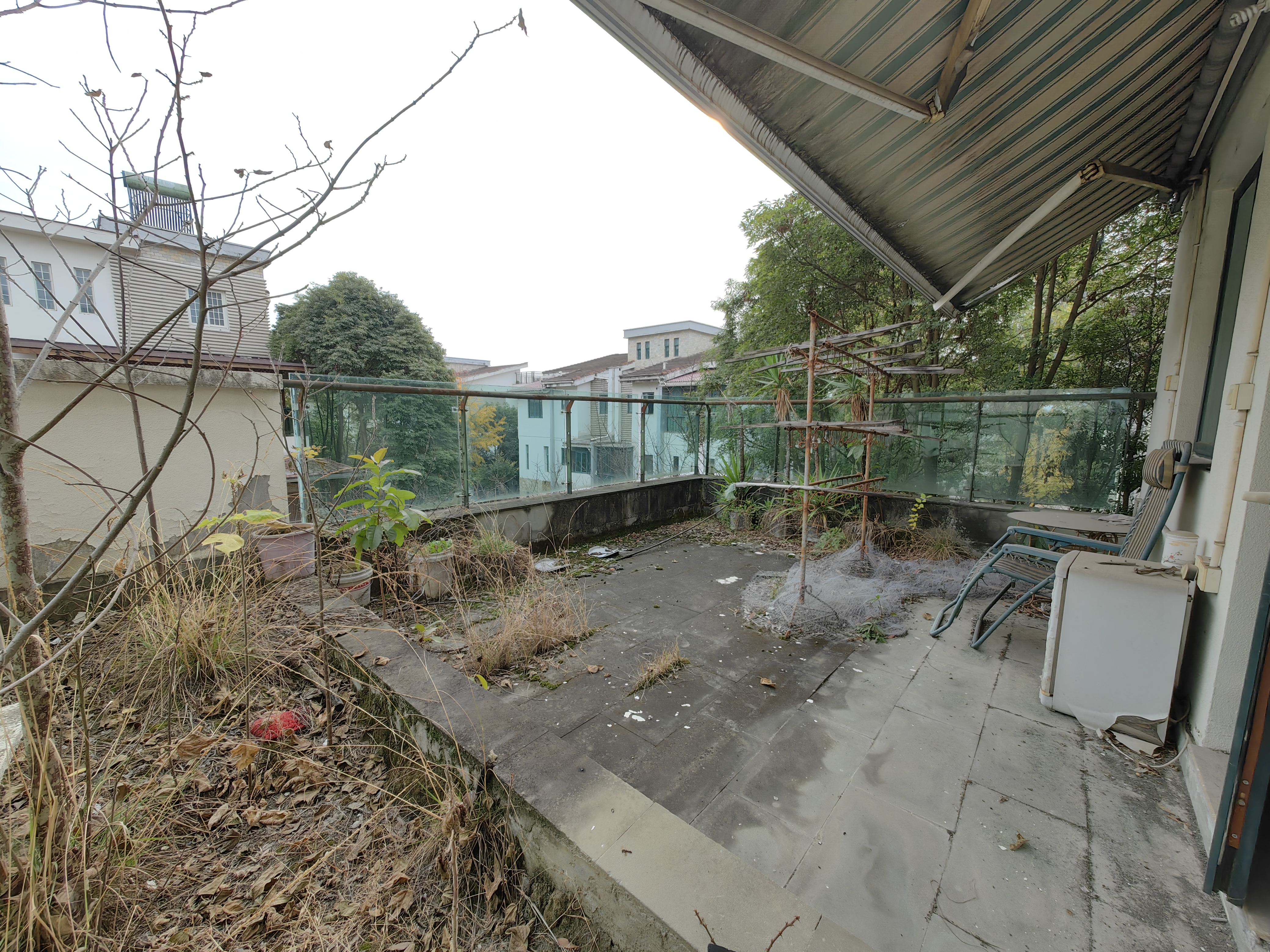 绵阳小岛花园三期，5室3厅4卫，352.00㎡，简装，售价535.00万 绵阳二手房
