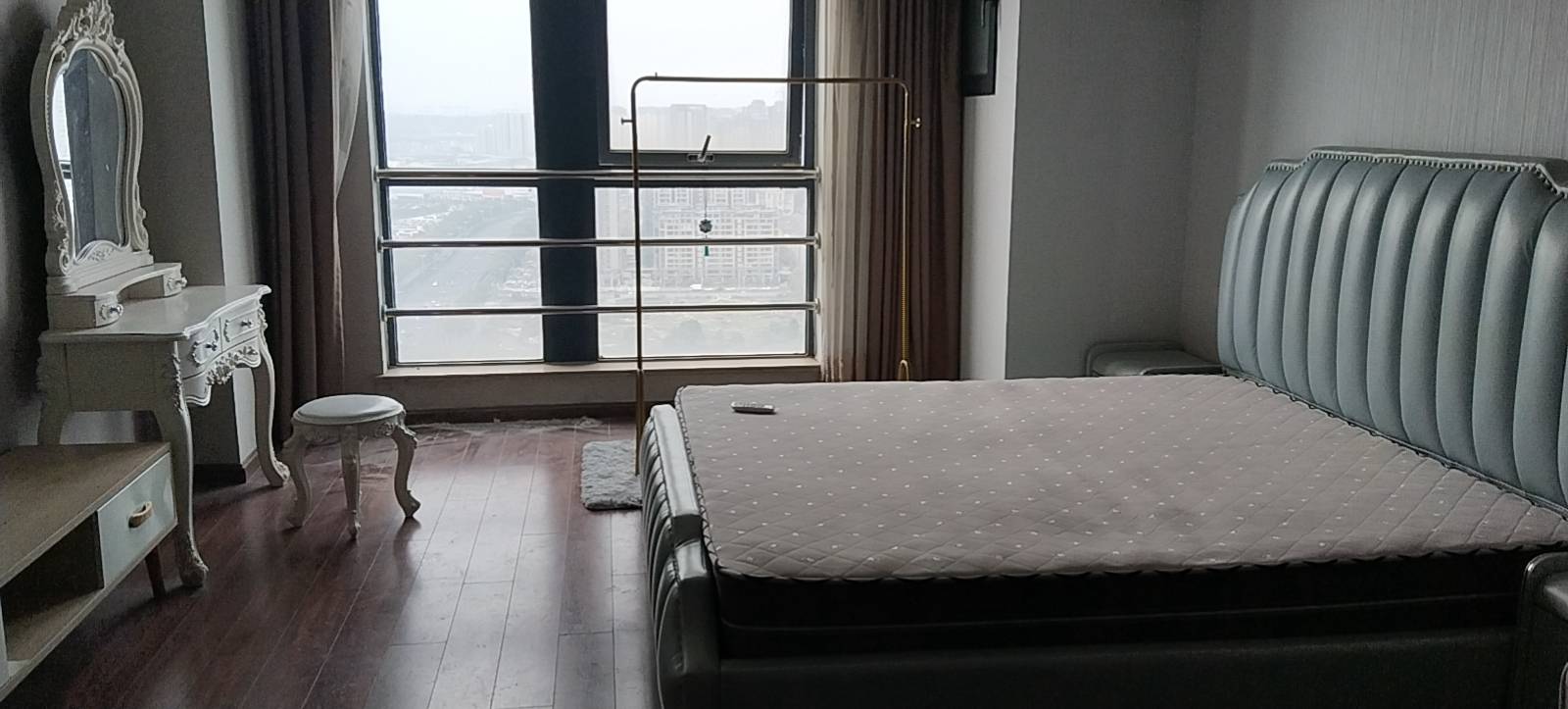 绵阳万达SOHO，1室1厅1卫，34.00㎡，普装，租金1200元/月 绵阳租房