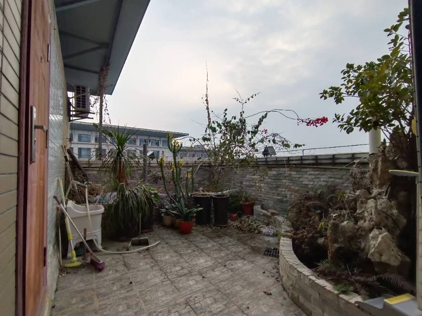 绵阳电梯洋房.精装三联跃.带露台花园.直接入住.房子保护很新. 绵阳二手房