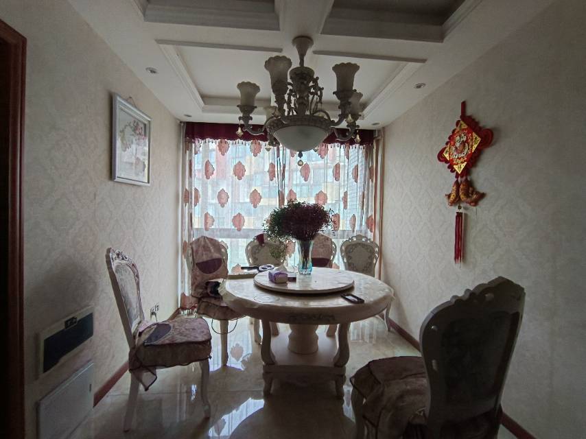绵阳电梯洋房.精装三联跃.带露台花园.直接入住.房子保护很新. 绵阳二手房