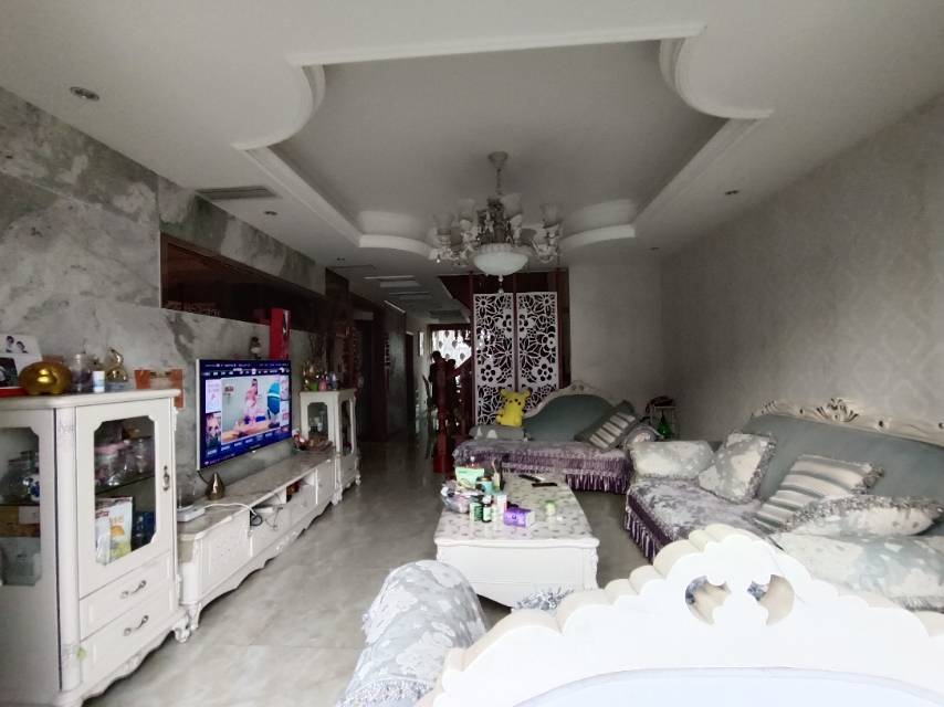 绵阳电梯洋房.精装三联跃.带露台花园.直接入住.房子保护很新. 绵阳二手房