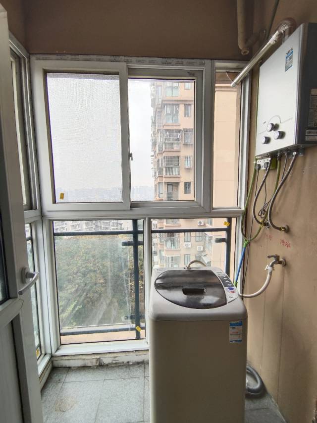 绵阳海珂三千城，1室1厅1卫，35㎡，租金1100元/月 绵阳租房