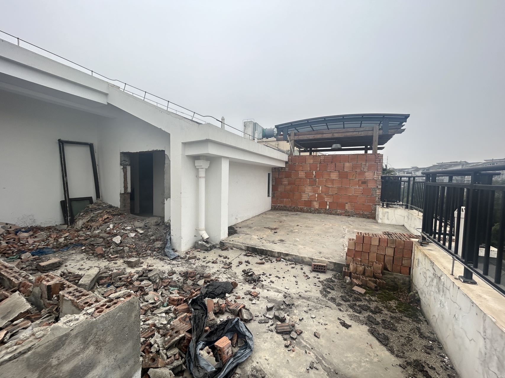 绵阳聚贤山庄，4室2厅2卫，127.69㎡，毛坯，售价134万 绵阳二手房
