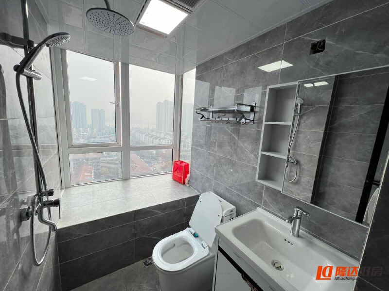 绵阳同立·中央23街区，3室2厅2卫，109.00㎡，精装，租金 1600.00元/月 绵阳租房