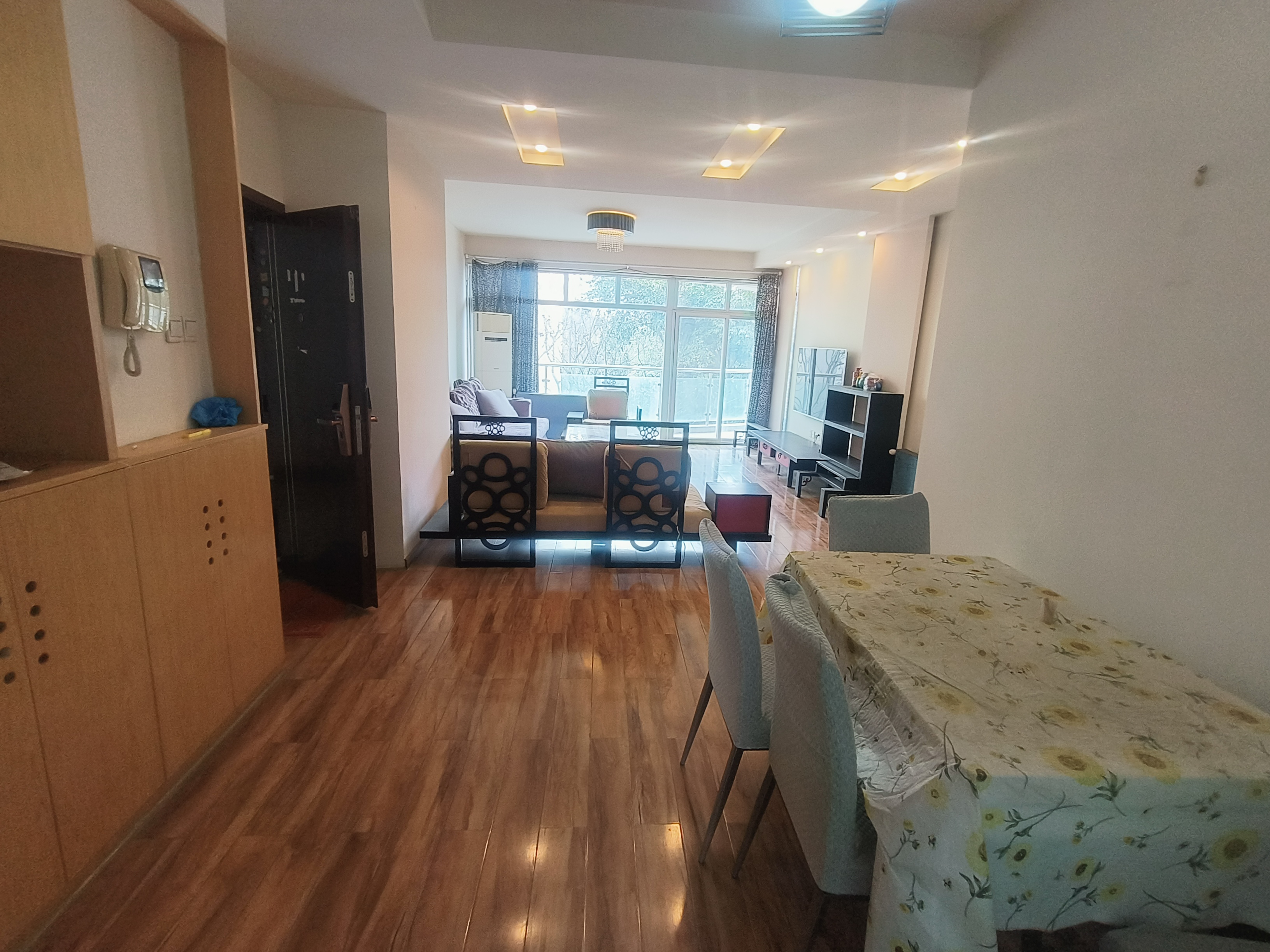 绵阳鸿越瑞櫊，4室2厅2卫，150.00㎡，普装，租金2200.00元/月 绵阳租房