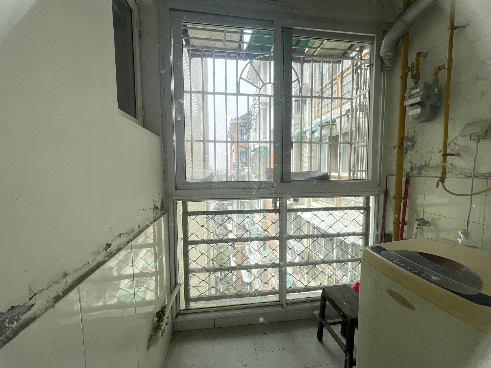 绵阳江岸山景，2室2厅1卫，85.00㎡，普装，租金1200.00元/月 绵阳租房