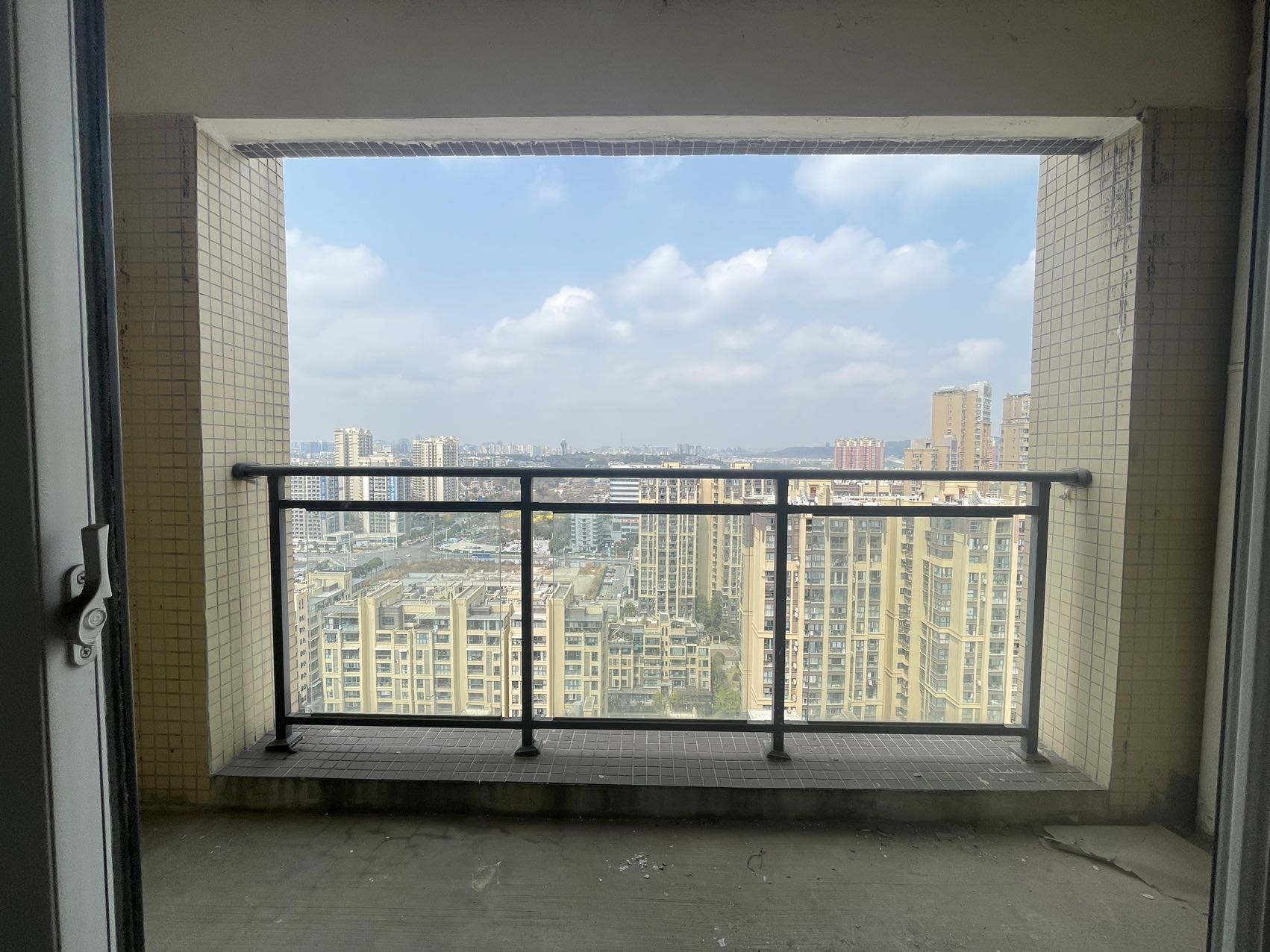 绵阳金海阳光里，3室2厅2卫，106㎡，毛坯，售价101万 绵阳二手房