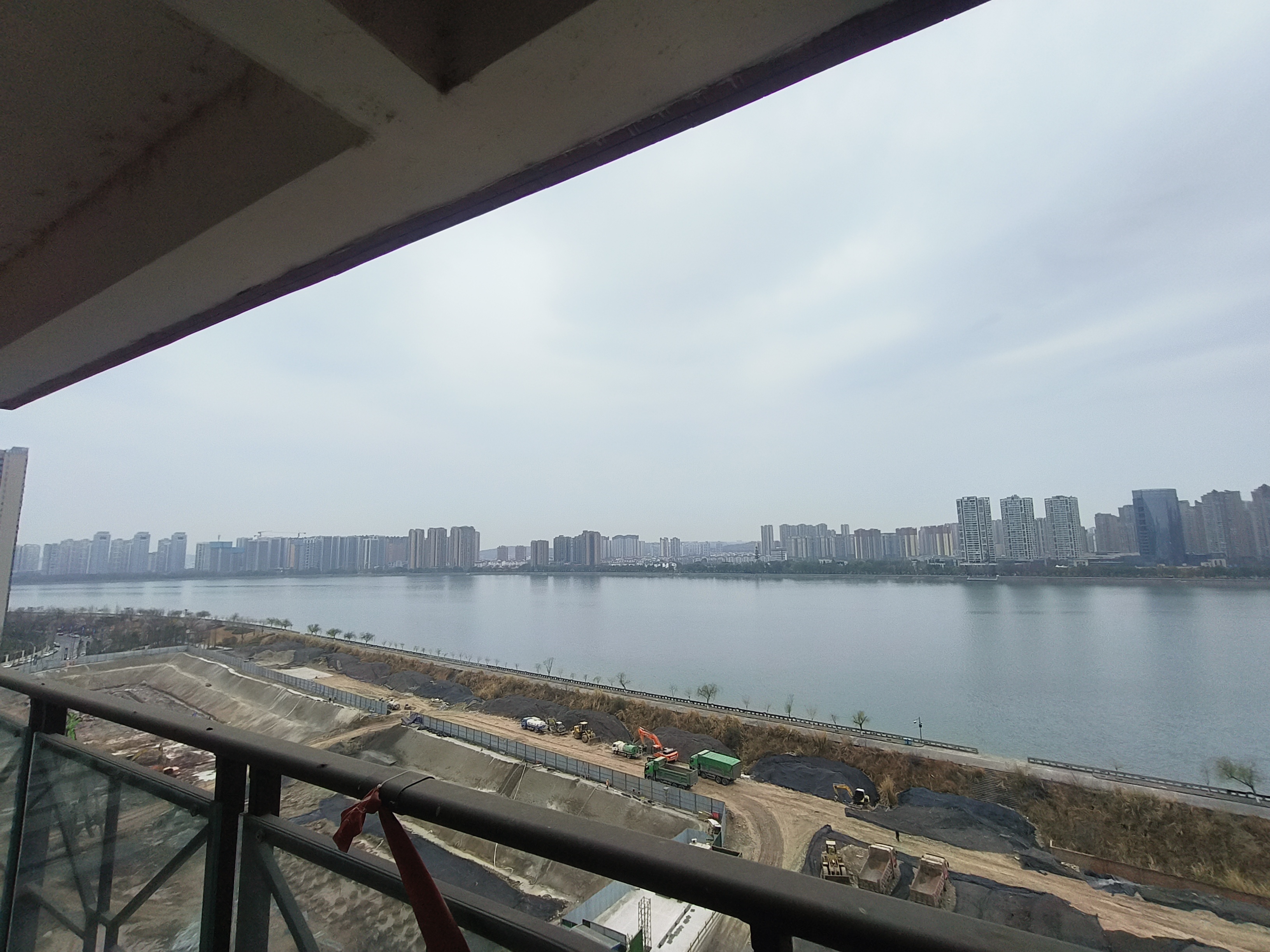 绵阳临江临公园   出改善4房幻变5房  超大观景阳台  证件在手  中间楼层 绵阳二手房