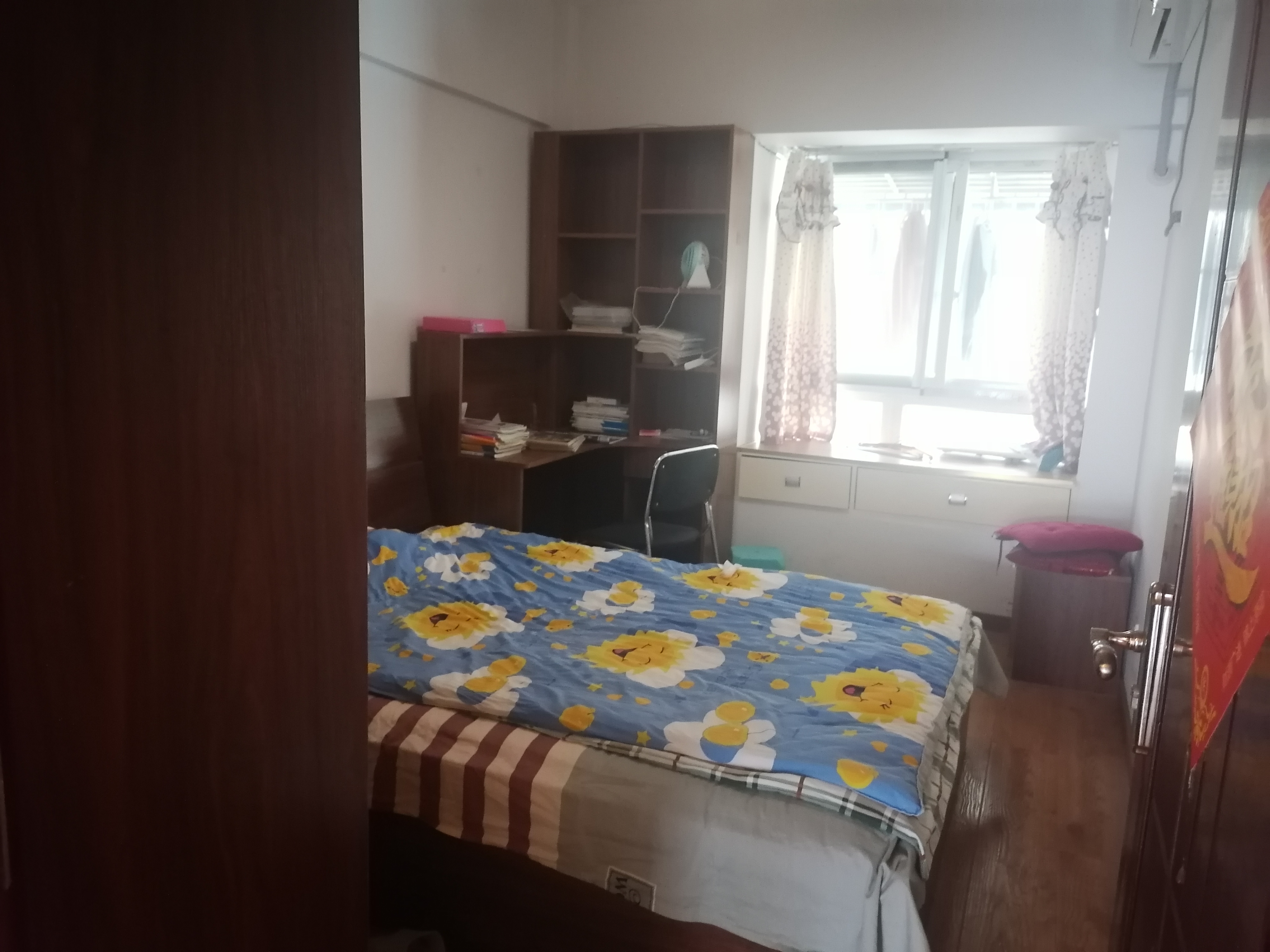 绵阳城南春天二期，3室2厅1卫，93.5㎡，普装，租金2100元/月 绵阳租房