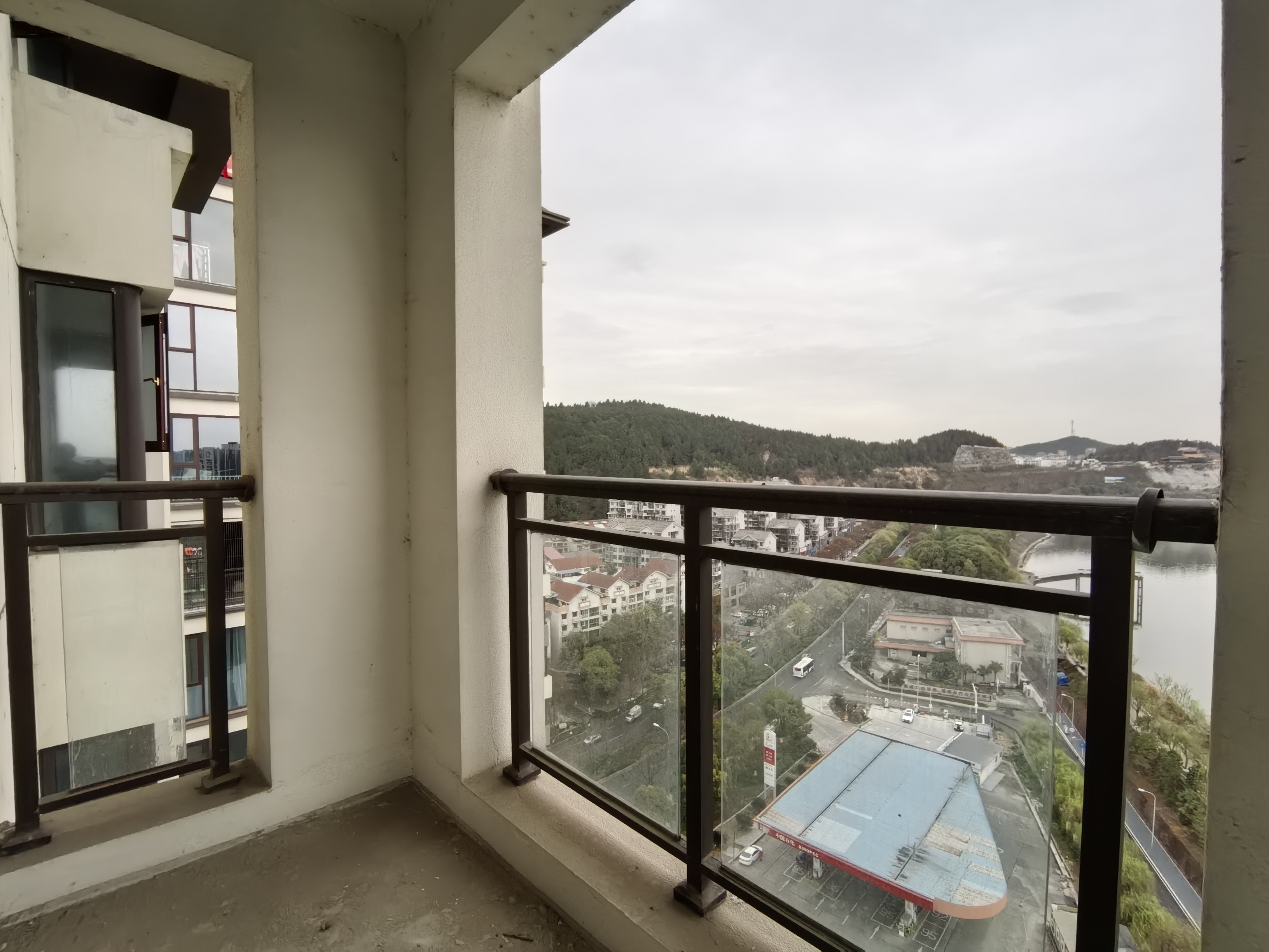 绵阳利奥·观澜盛景，3室2厅2卫，116.91㎡，毛坯，售价160.0966万 绵阳二手房