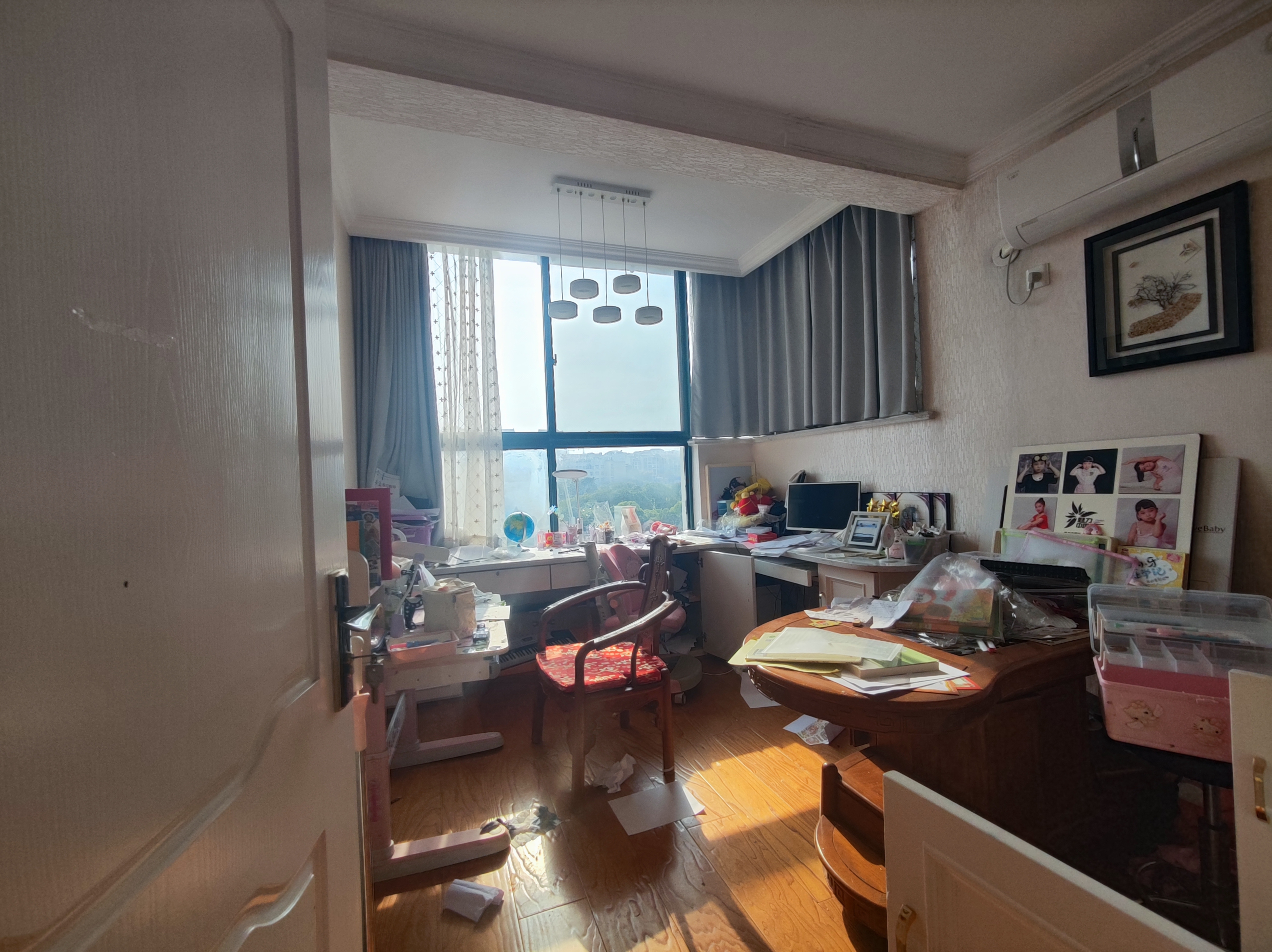 绵阳东辰对面.顶跃带露台花园.套四.160万.价格可小刀. 绵阳二手房