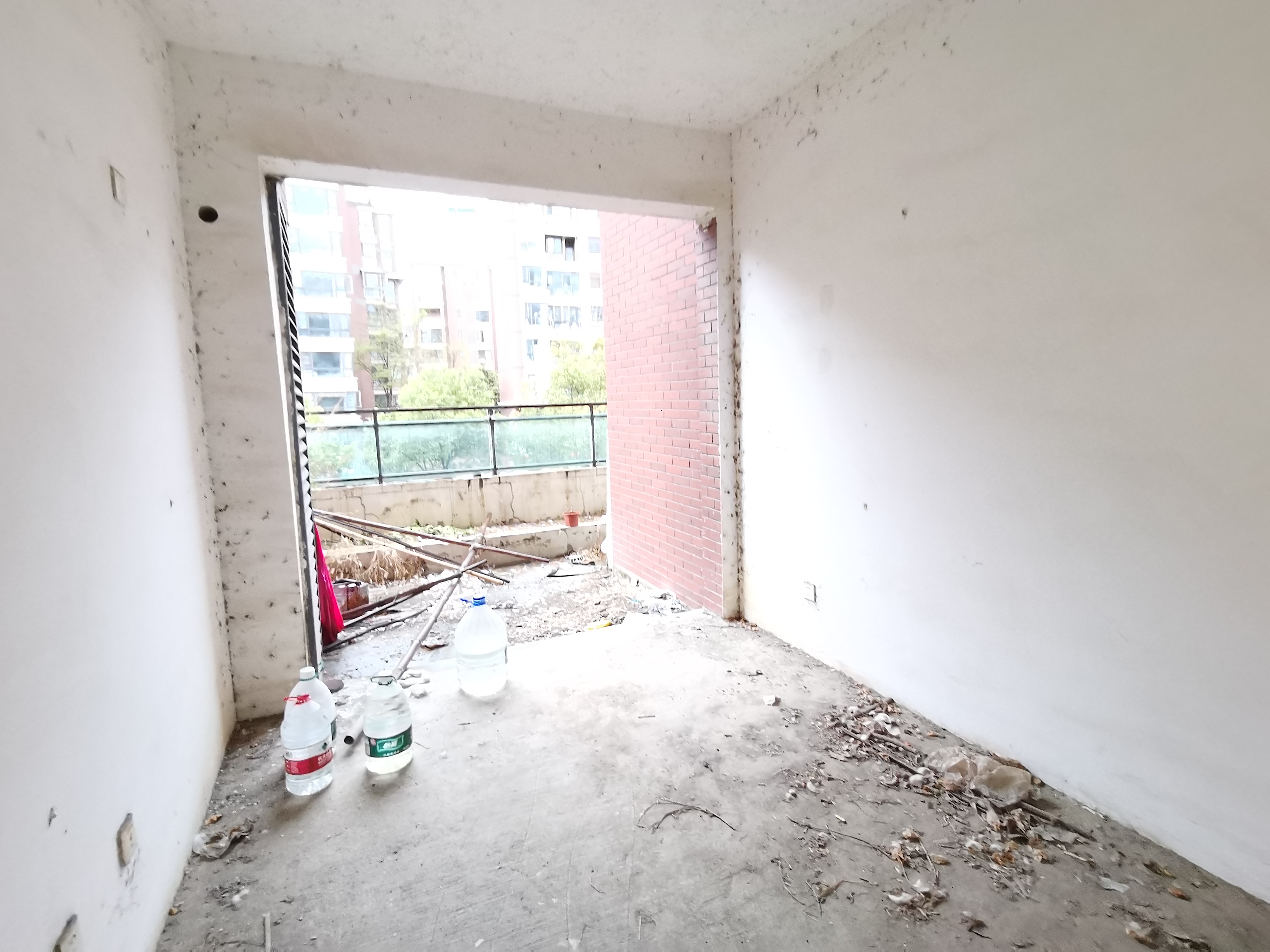绵阳卓信龙岭.带上下花园+大平台.跃层房.清水套四.任意装修布局. 绵阳二手房