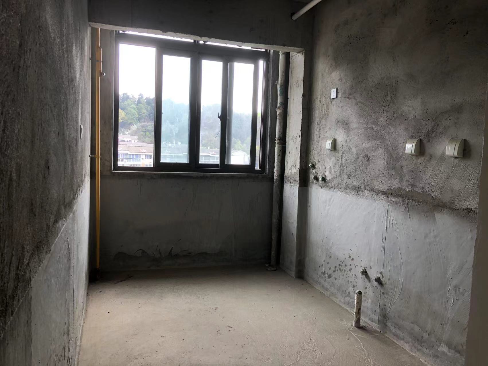 绵阳聚贤山庄，3室2厅2卫，120㎡，毛坯，售价80万 绵阳二手房