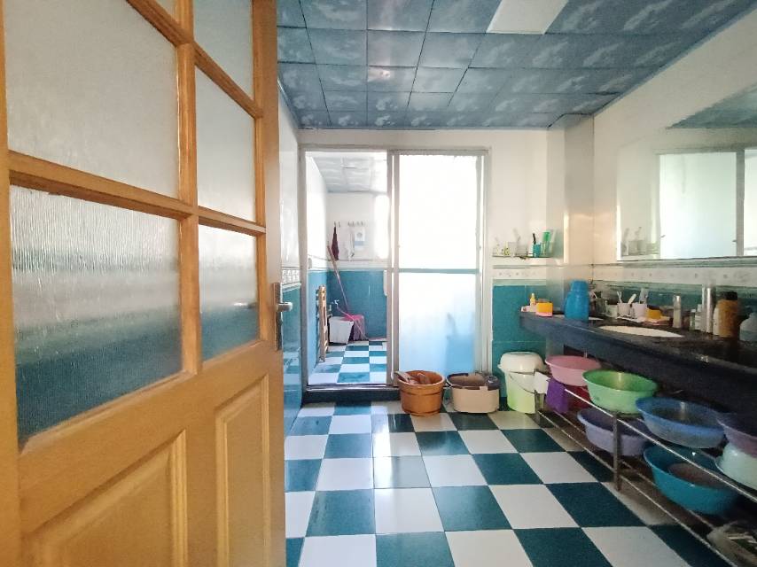 绵阳鹏湖湾社区，5室2厅3卫，245.8㎡，售价129万 绵阳二手房