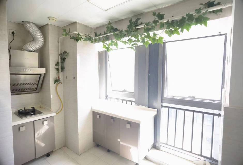 绵阳涪城区 长虹国际城26栋2房1800元/月 绵阳租房