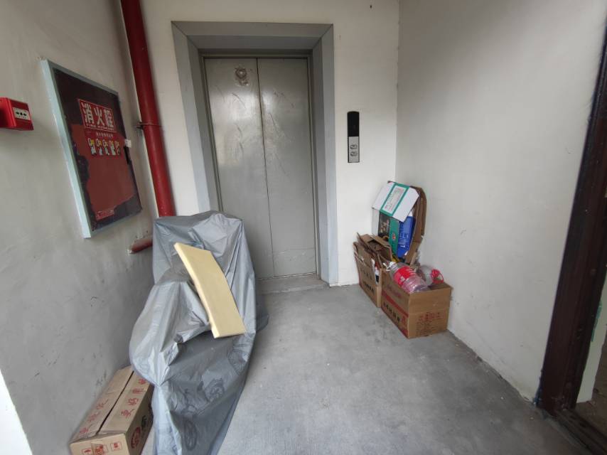 绵阳田森奥林春天三期，3室2厅1卫，102.00㎡，毛坯，售价95万 绵阳二手房