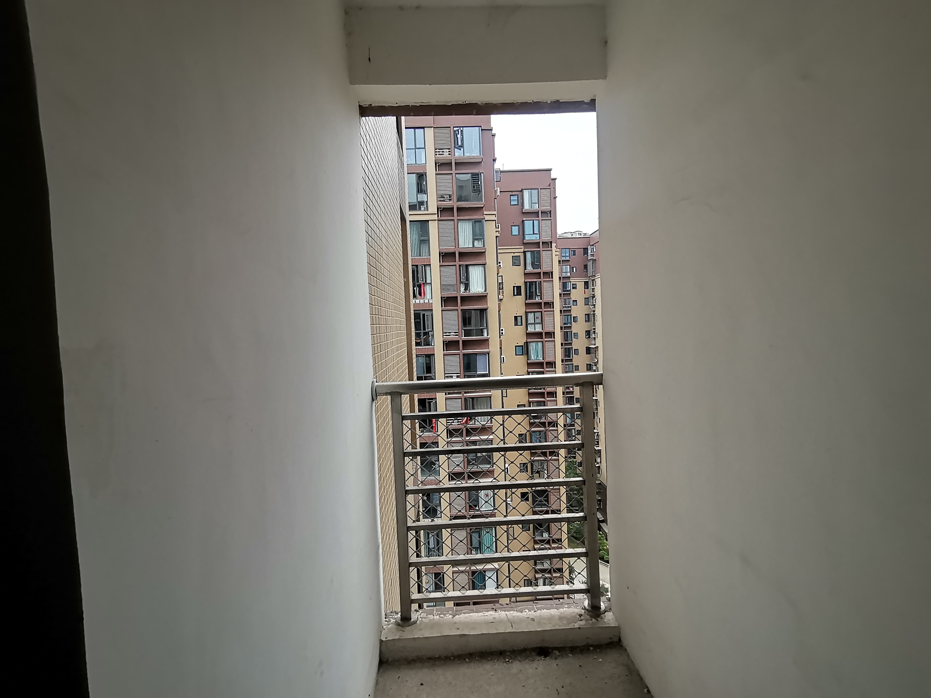 绵阳白鹤林四期，3室2厅2卫，107㎡，毛坯，售价42万 绵阳二手房